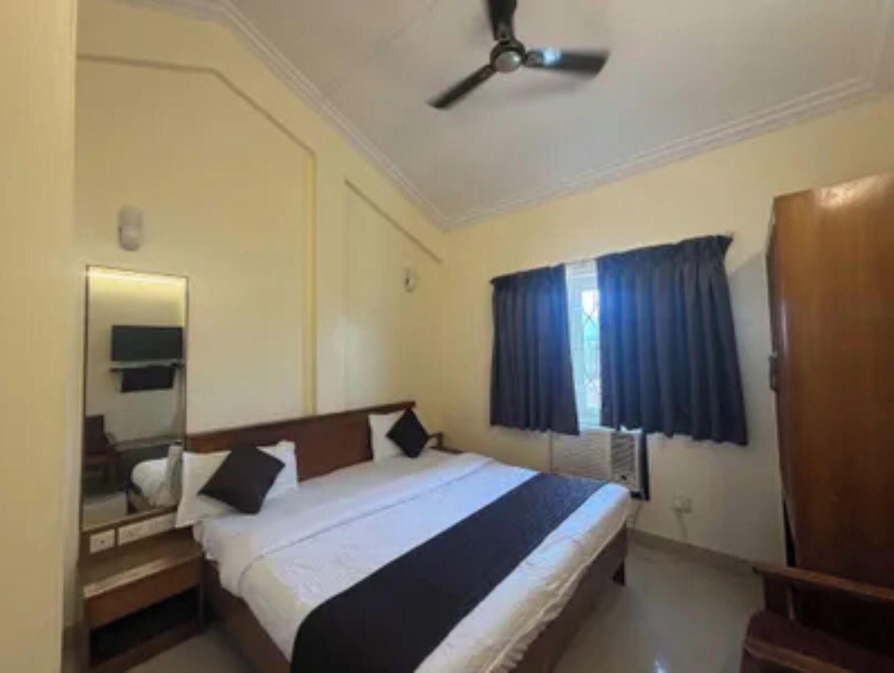 Premium Room | Egyptian cotton sheets, premium bedding, in-room safe, desk