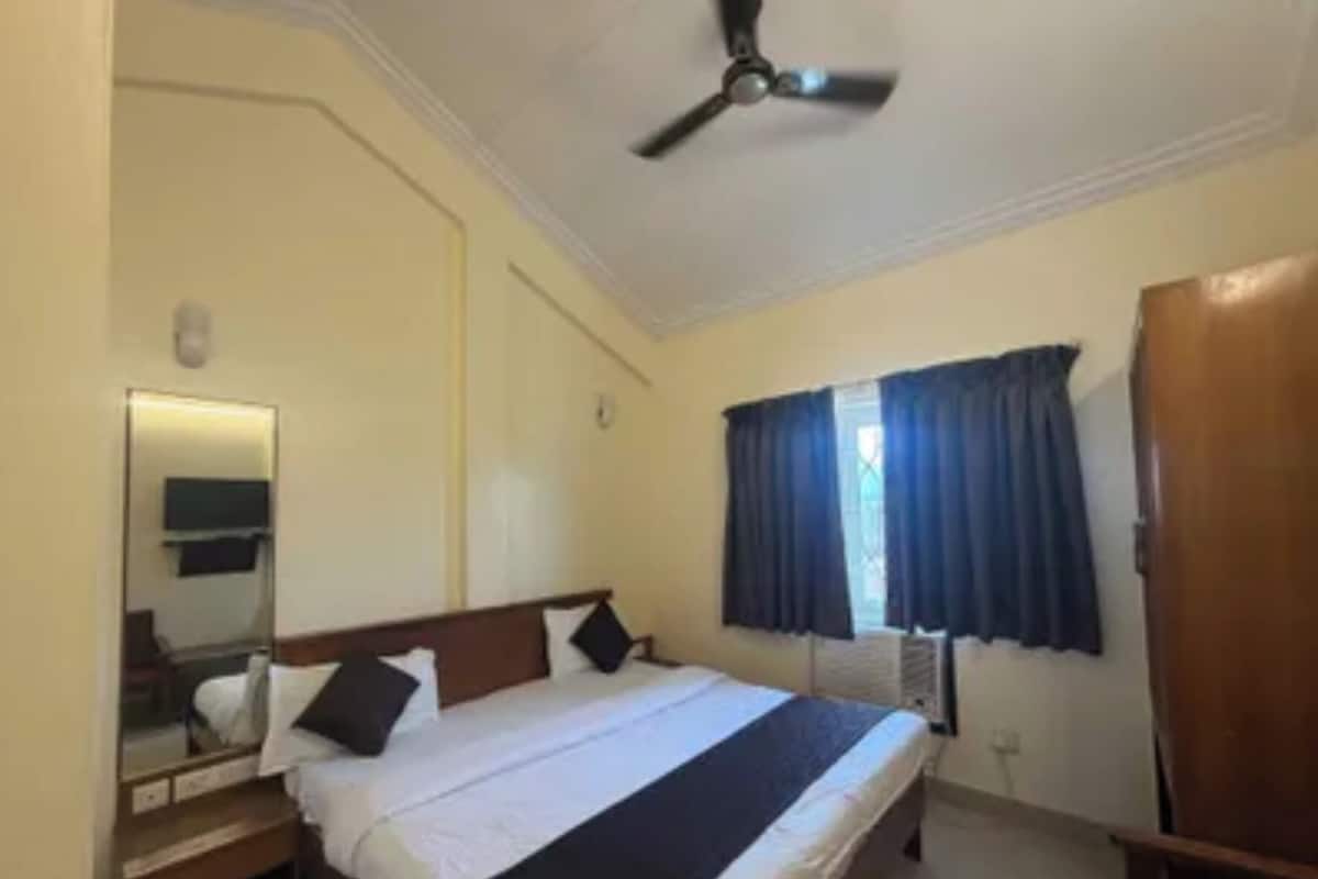 Premium Room | Egyptian cotton sheets, premium bedding, in-room safe, desk