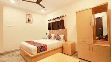 Egyptian cotton sheets, premium bedding, in-room safe, desk