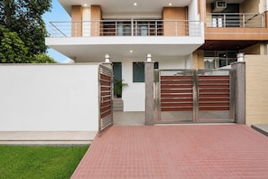 Exterior - Fabhotel Sapphires (Noida)