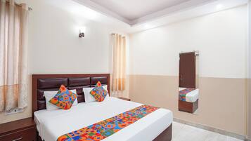 Deluxe Room | Egyptian cotton sheets, premium bedding, in-room safe, desk