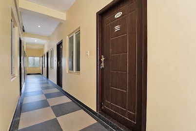Fabhotel Royal Residency I