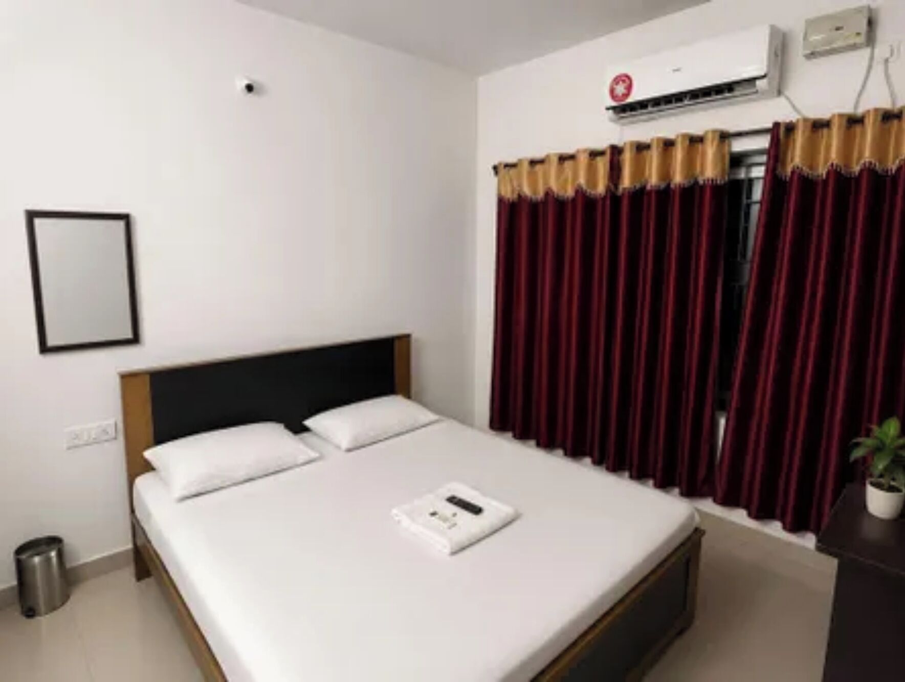 Deluxe Room | Egyptian cotton sheets, premium bedding, in-room safe, desk