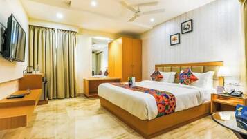 Egyptian cotton sheets, premium bedding, in-room safe, desk