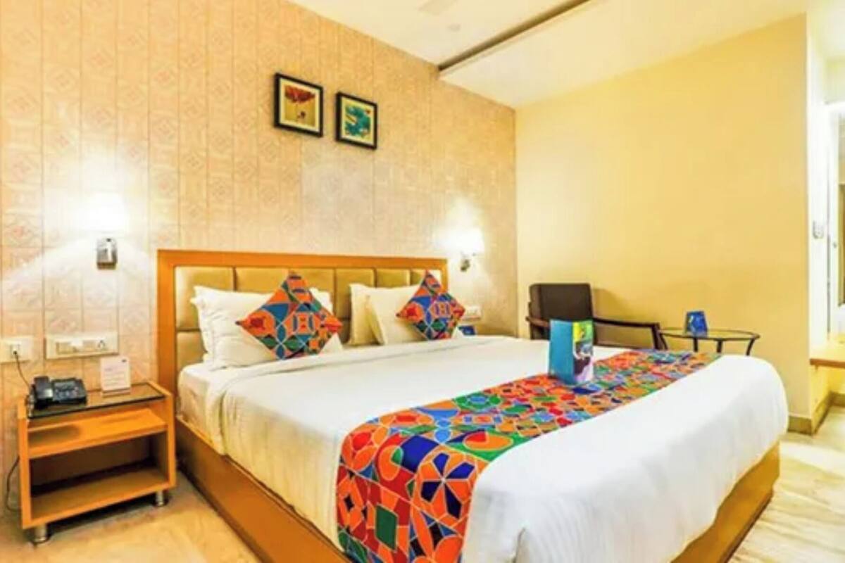 Deluxe Room | Egyptian cotton sheets, premium bedding, in-room safe, desk
