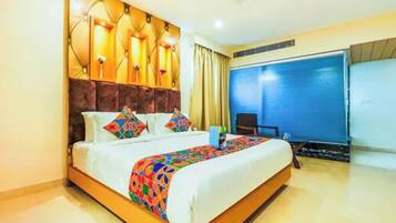 Egyptian cotton sheets, premium bedding, in-room safe, desk