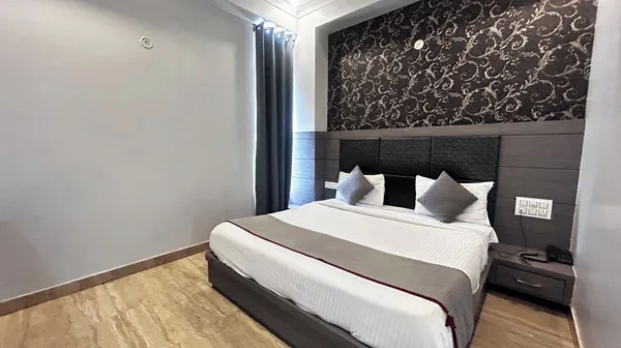 Phòng Deluxe | Bộ trải giường bằng vải cotton Ai Cập, bộ đồ giường cao cấp 