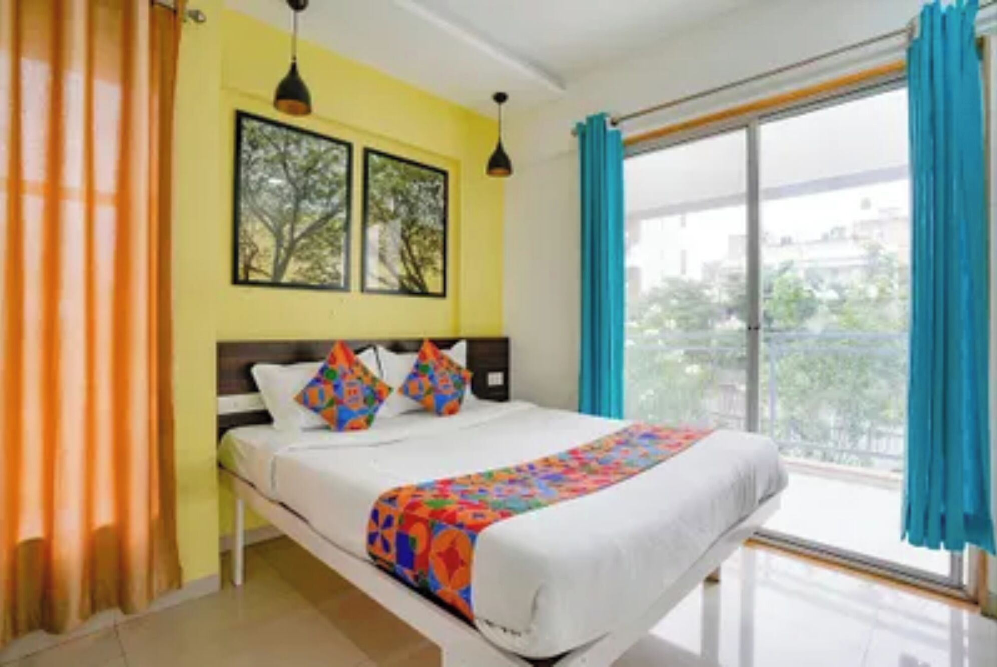 Egyptian cotton sheets, premium bedding, in-room safe, desk