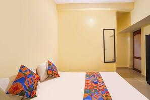Deluxe Room | Egyptian cotton sheets, premium bedding, in-room safe, desk - Fabhotel Mara Residency (Tirupporur)