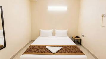 Egyptian cotton sheets, premium bedding, in-room safe, desk