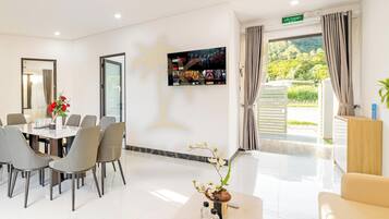 Vila, 6 kamar tidur, kolam renang pribadi, pemandangan gunung | Interior