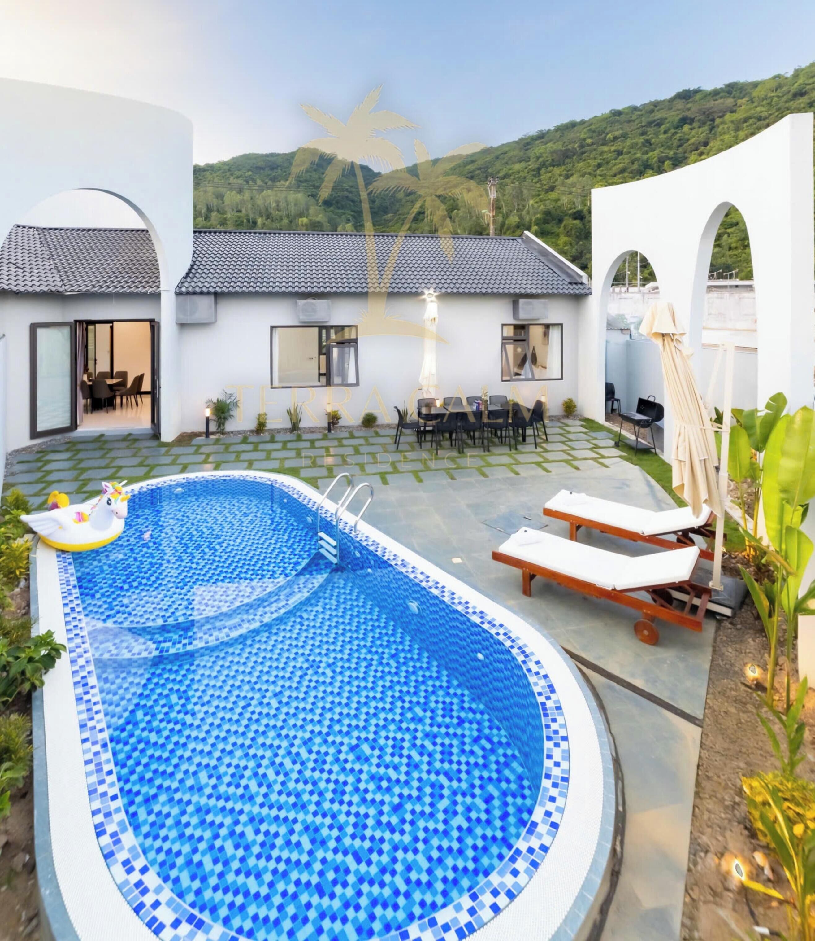 Vila, 6 kamar tidur, kolam renang pribadi, pemandangan gunung | Kolam renang | Kolam renang outdoor