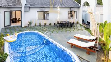 Vila, 6 kamar tidur, kolam renang pribadi, pemandangan gunung | Kolam renang | Kolam renang outdoor