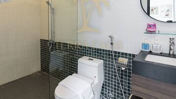 Villa, 6 Bedrooms, Private Pool, Mountain View | Bathroom | Shower, free toiletries, hair dryer, towels