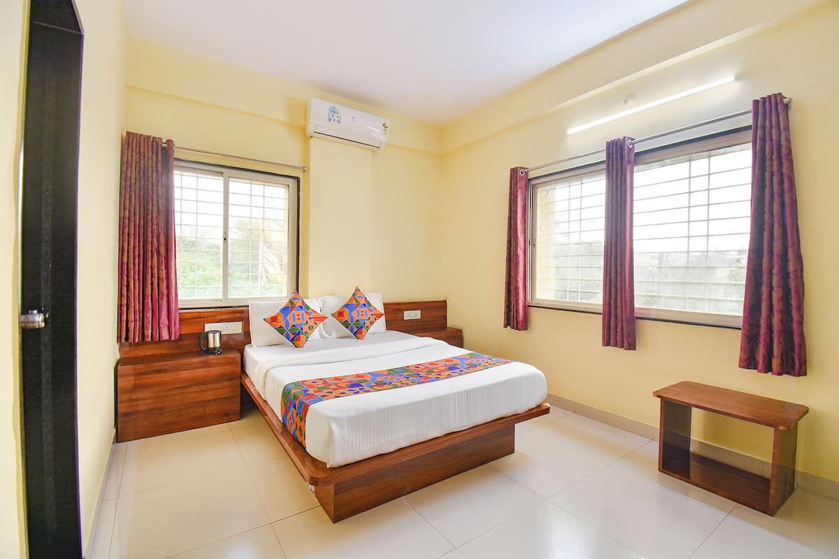 Kamar Deluks | Seprai katun Mesir, seprai premium, brankas, dan meja kerja