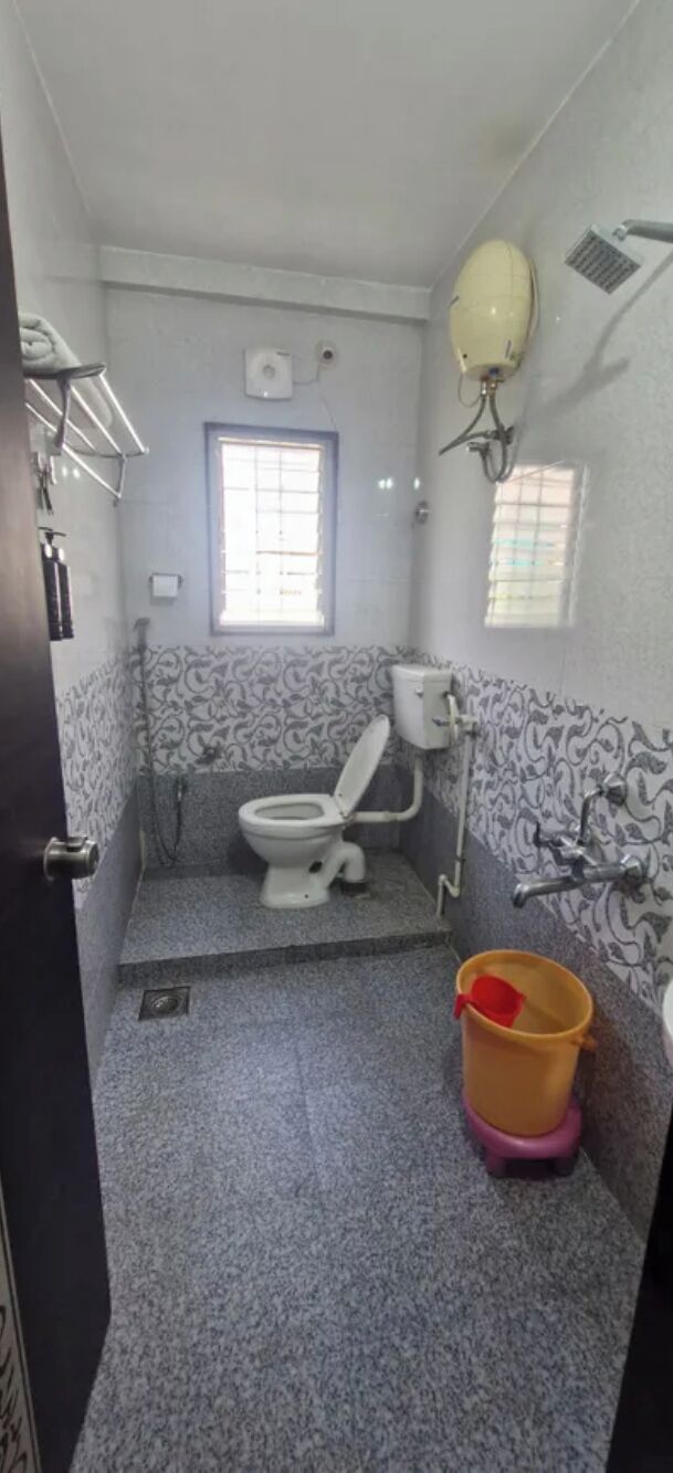 Dusche, Regendusche, Handtücher, Toilettenpapier