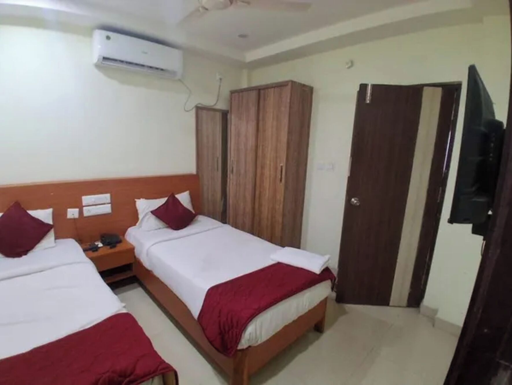 Deluxe kamer | Lakens van Egyptisch katoen, luxe beddengoed, een kluis op de kamer