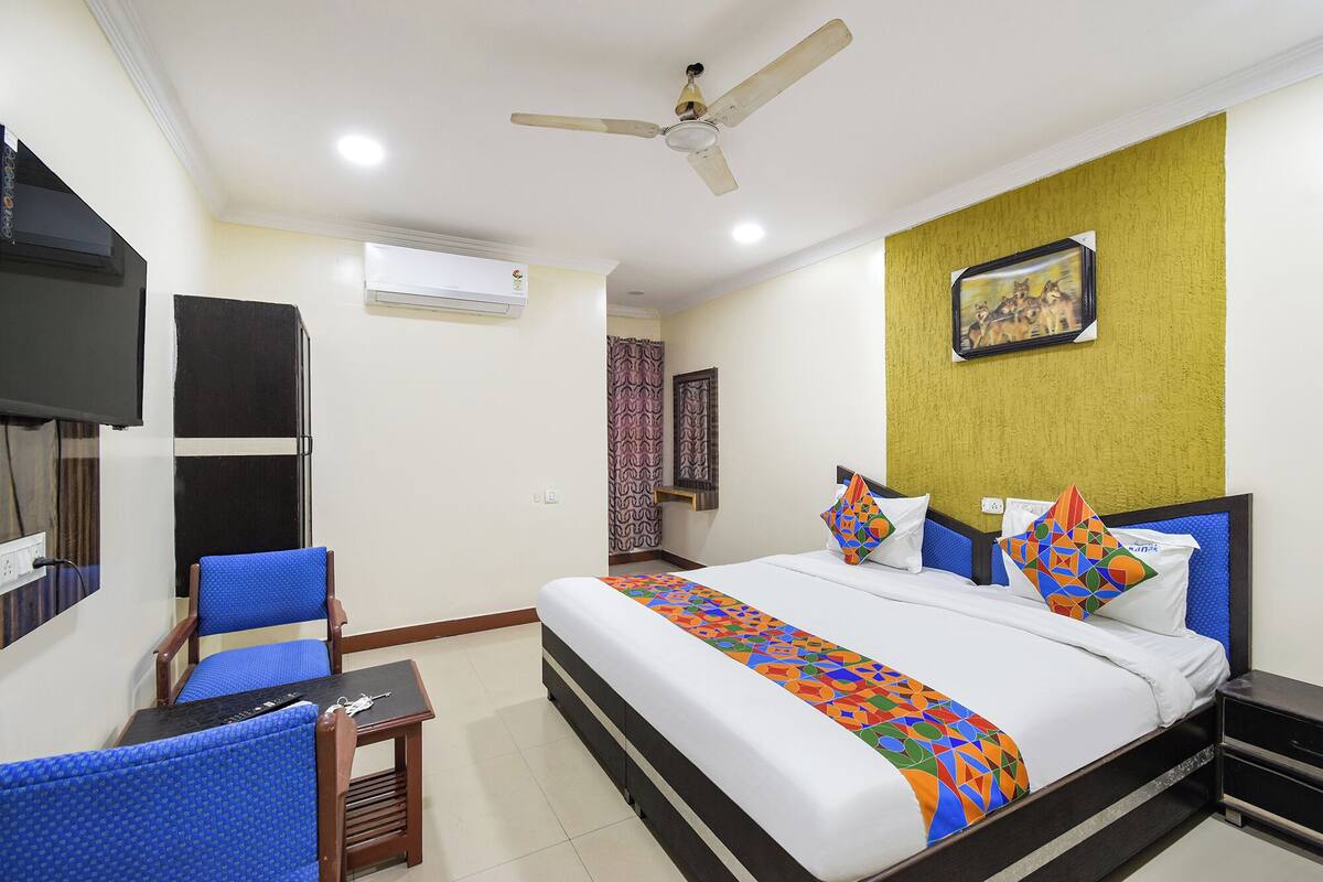Deluxe Room | Egyptian cotton sheets, premium bedding, in-room safe, desk