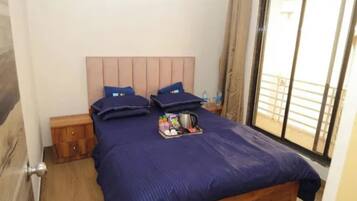 Egyptian cotton sheets, premium bedding, in-room safe, desk