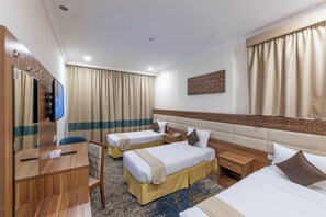 Dreibettzimmer | Zimmersafe, Verdunkelungsvorhänge, Bügeleisen/Bügelbrett