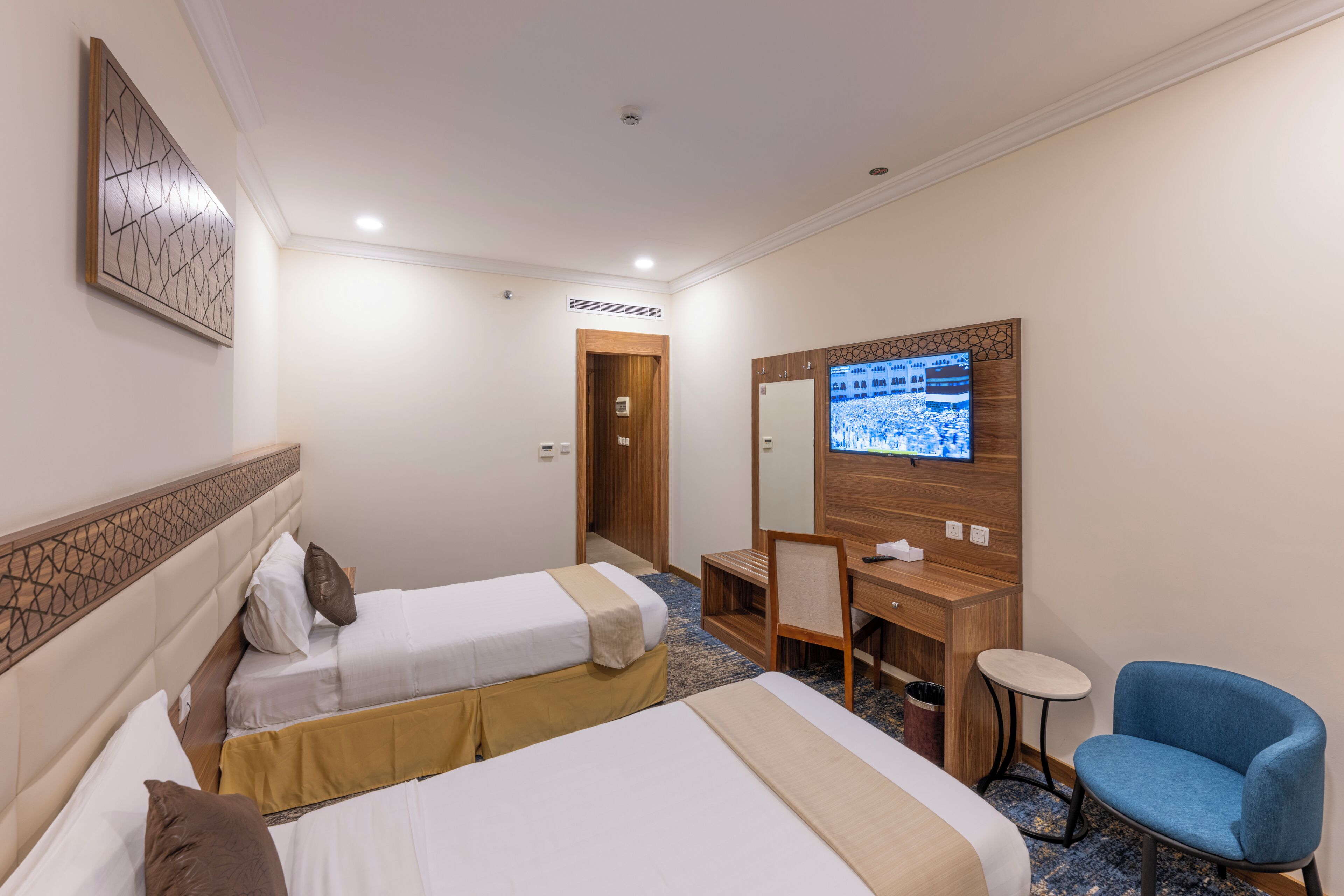 Deluxe Twin Room | In-room safe, blackout curtains, iron/ironing board, free WiFi
