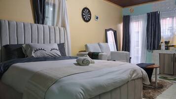Iron/ironing board, internet, bed sheets