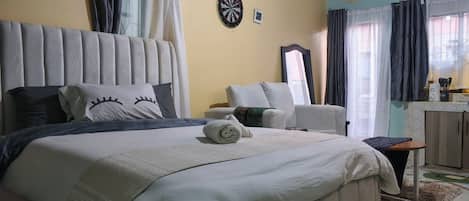 Iron/ironing board, internet, bed sheets
