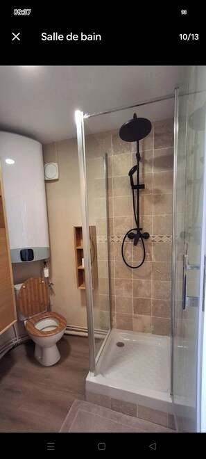Bathroom - Vrbo Property (Font-Romeu-Odeillo-Via)