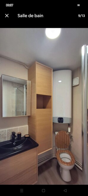 Bathroom - Vrbo Property (Font-Romeu-Odeillo-Via)