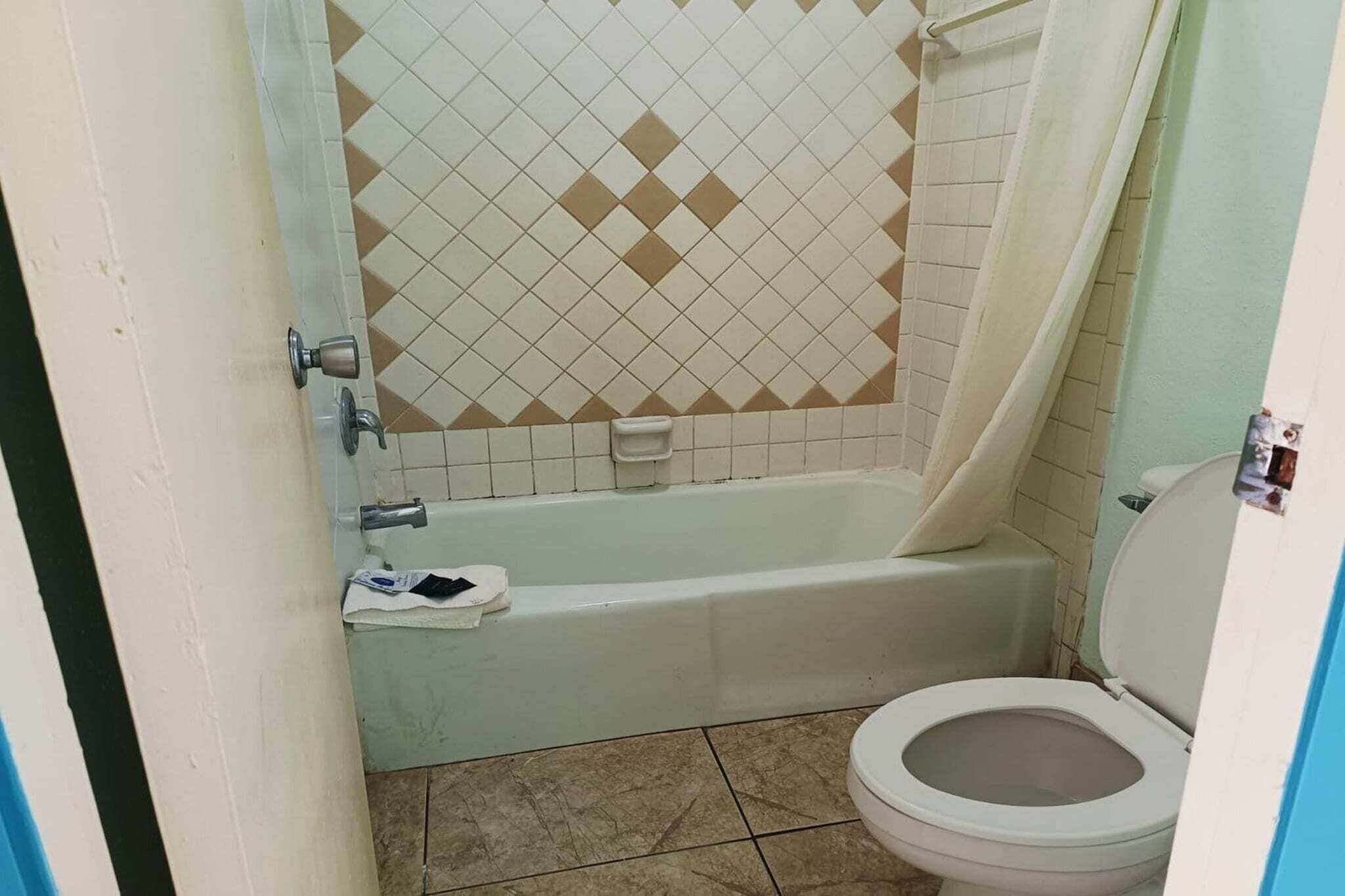 Shower, towels