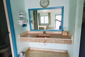 Bathroom - 2 Full Beds|Nsmk|Edinburg, TX (Edinburg, TX)