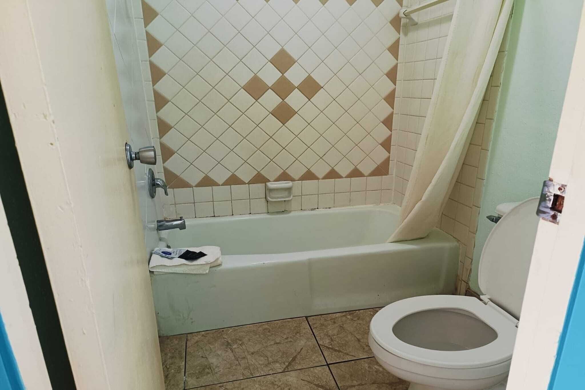 Shower, towels