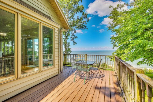 Private Shoreline & Green Bay Views! Family Home