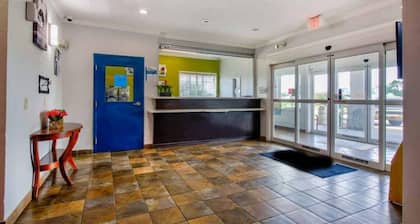 2 Full Beds Suite with Kitchenette Smoking