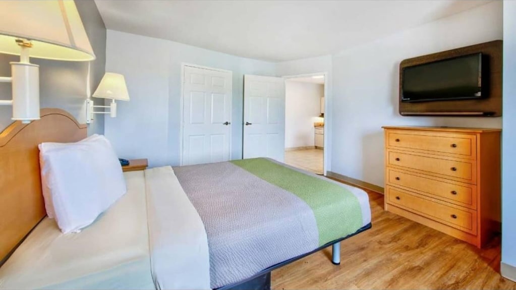 Queen Bed With Kitchenette Non - Smoking - Louisiana