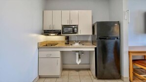 Private kitchen - Queen Bed | Non smoking (Sulphur LA)