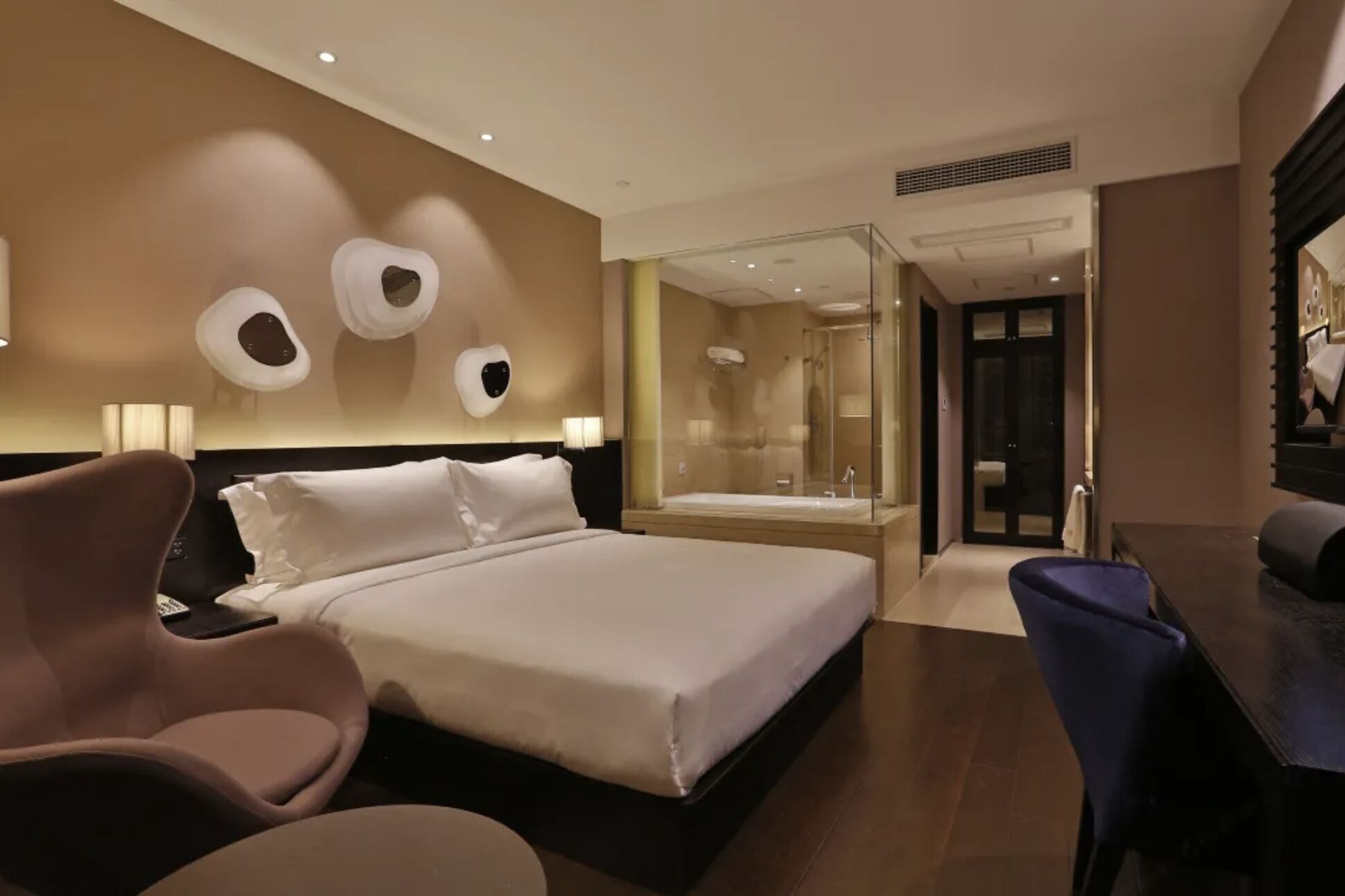 Habitación Business doble | Minibar con artículos gratuitos, escritorio, wifi gratis y ropa de cama
