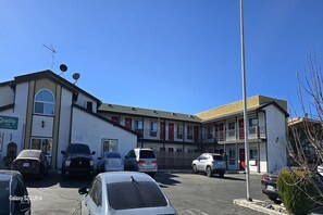 Exterior - King Bed | Non smoking (Victorville CA)