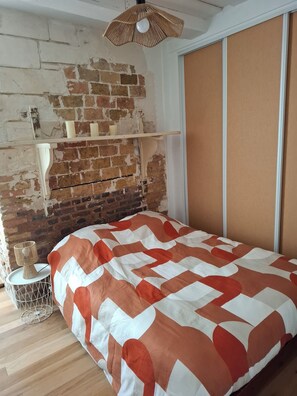 Room - Vrbo Property (Troyes)