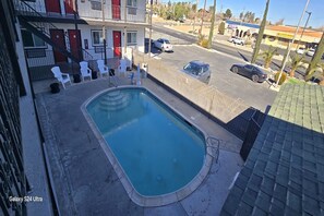 Pool - 2 Queen Beds|Non-Smoking (Victorville CA)