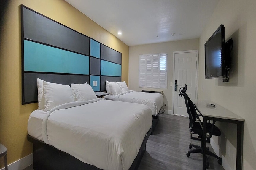 2 Queen Beds|non-smoking - Apple Valley, CA