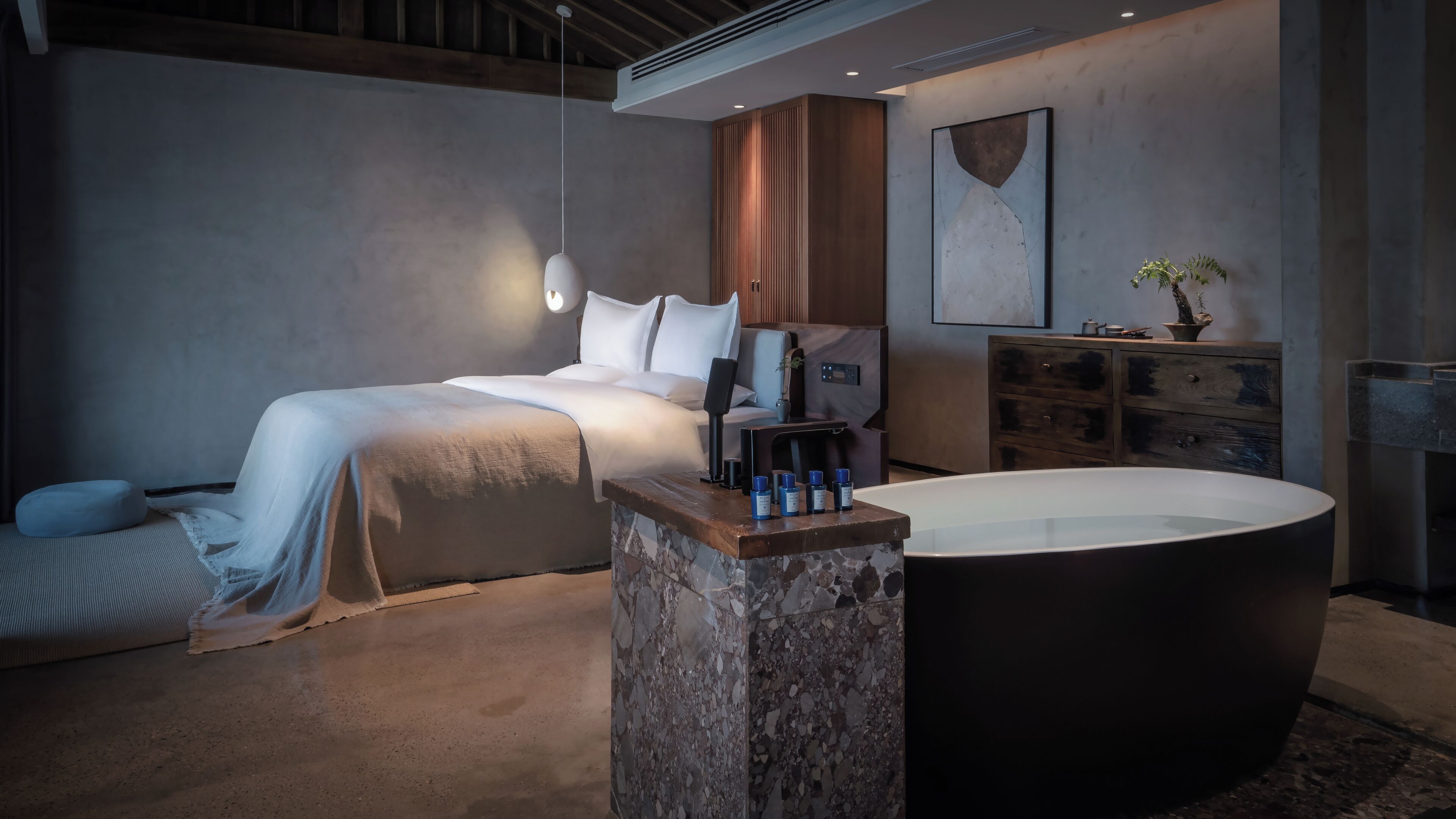 Luxury Double Room | Desk, iron/ironing board, free WiFi, bed sheets