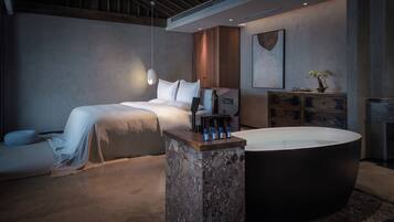 Luxury Double Room | Desk, iron/ironing board, free WiFi, bed sheets