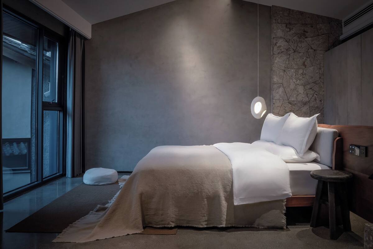 Romantic Double Room | Desk, iron/ironing board, free WiFi, bed sheets