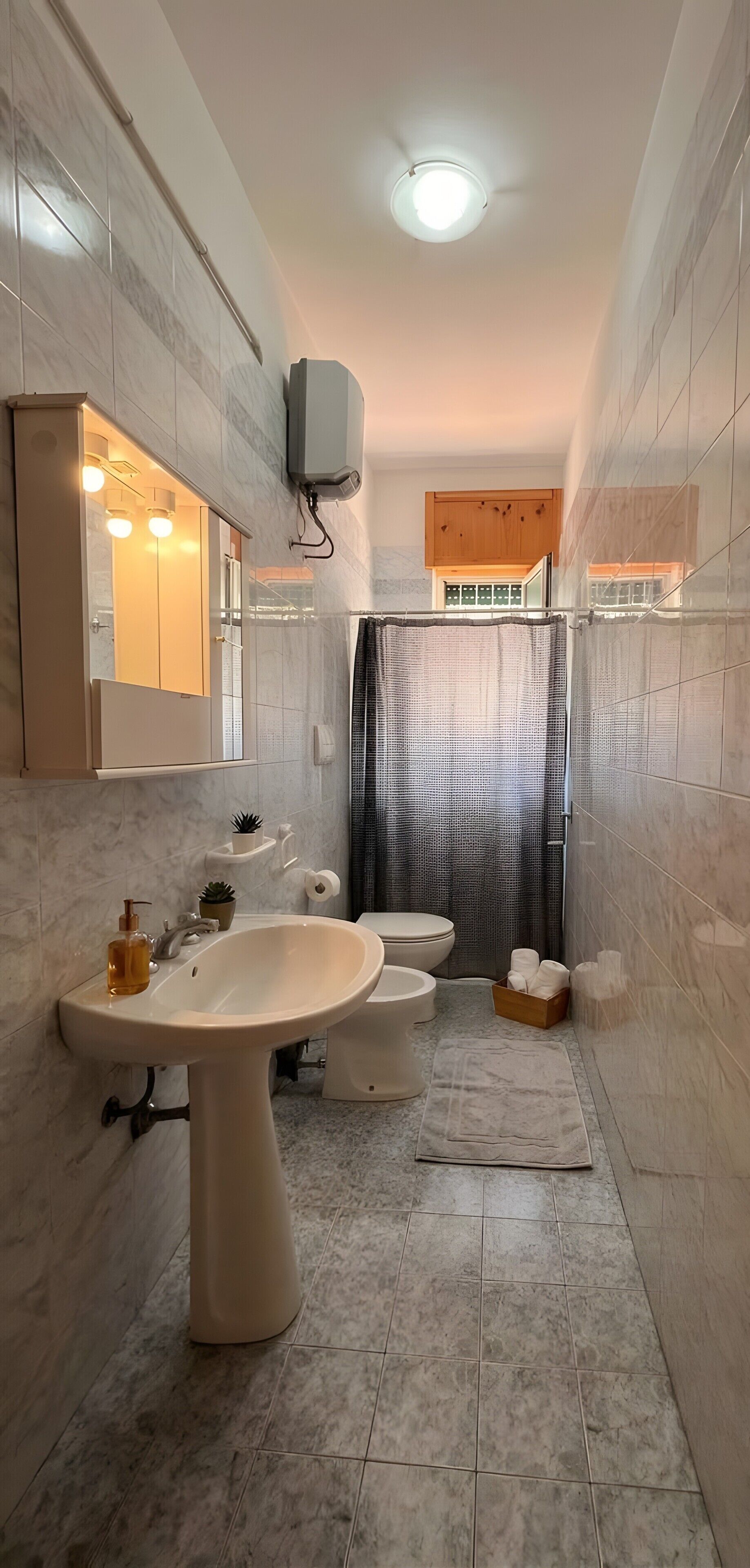 Shower, towels