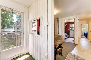 Internet - Swim, Boat, Fish On-Site: Quaint Bass Lake Cabin! (Irons)