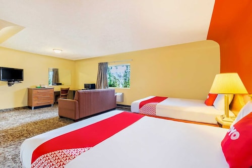 2 Queen Bed|Smk|North Lima OH