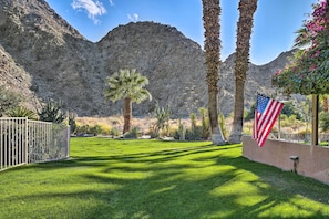 Property grounds - Mid-Mod Mountain Cove Studio with Views (Indian Wells)