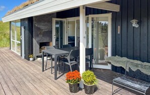 Outdoor dining - 3 bedroom amazing home in Saltum (Saltum)