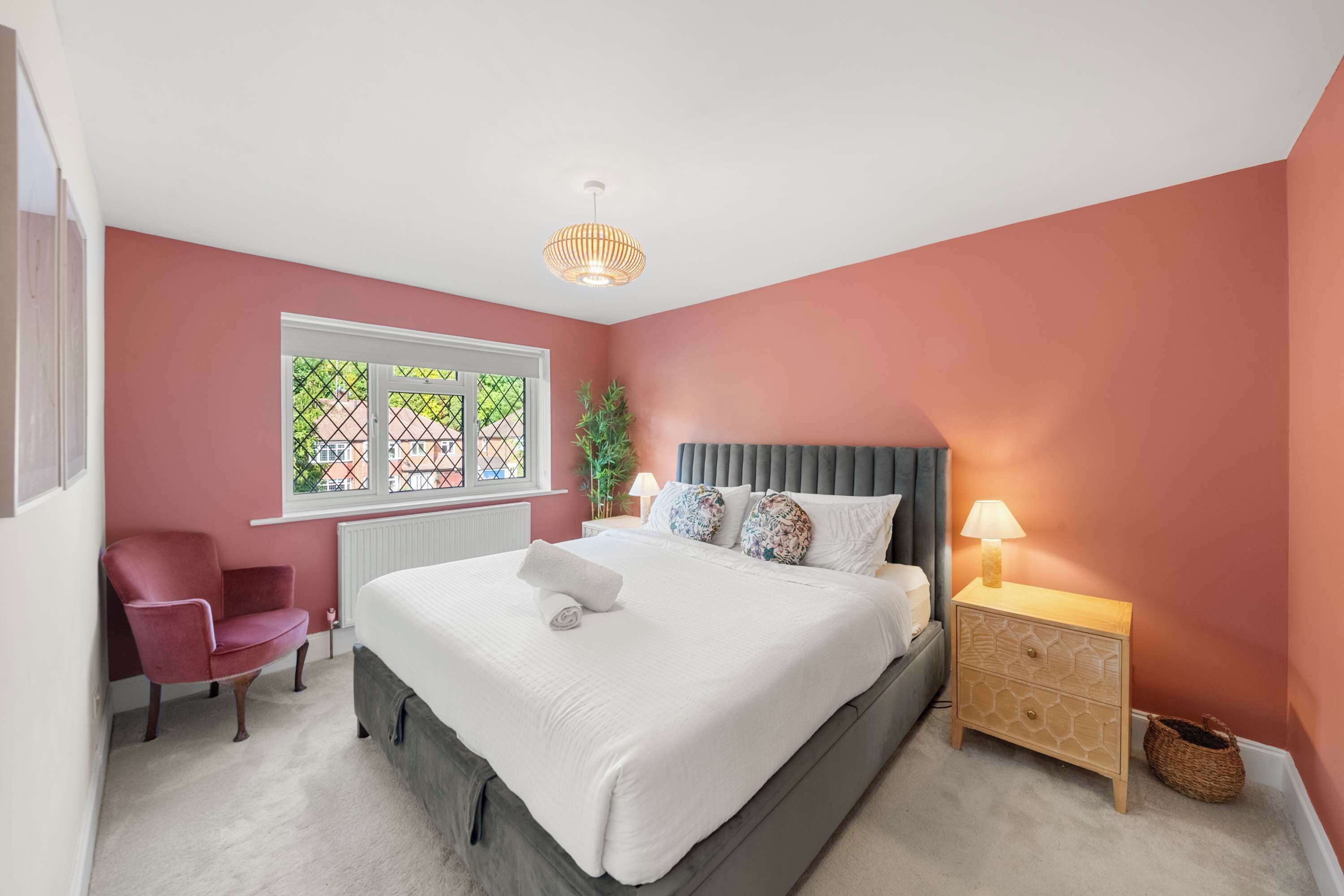 4 bedrooms, iron/ironing board, WiFi, bed sheets